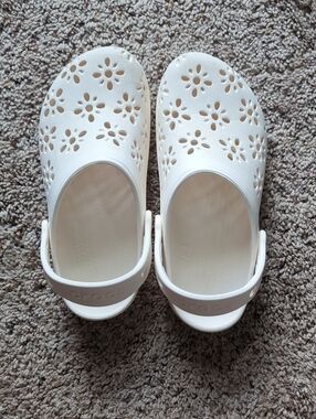 CROCS Kids' White Floral Cutout Clogs